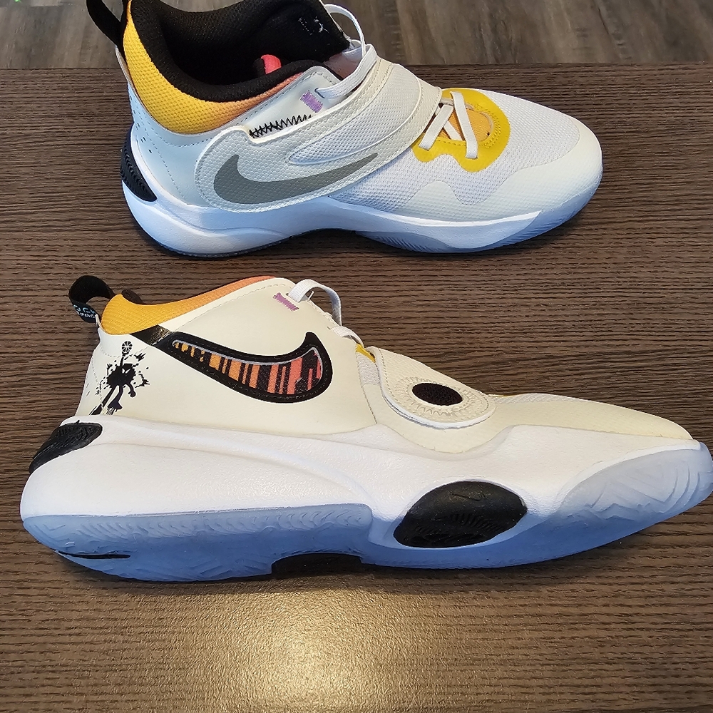 Brand New Team Hustle D 11 Basketball Shoe